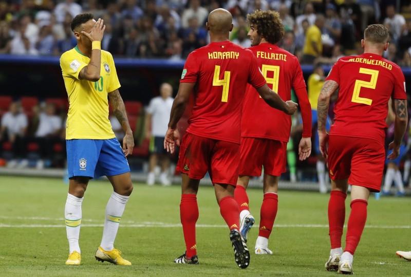 巴西横扫乌拉圭，本泽马带队取胜