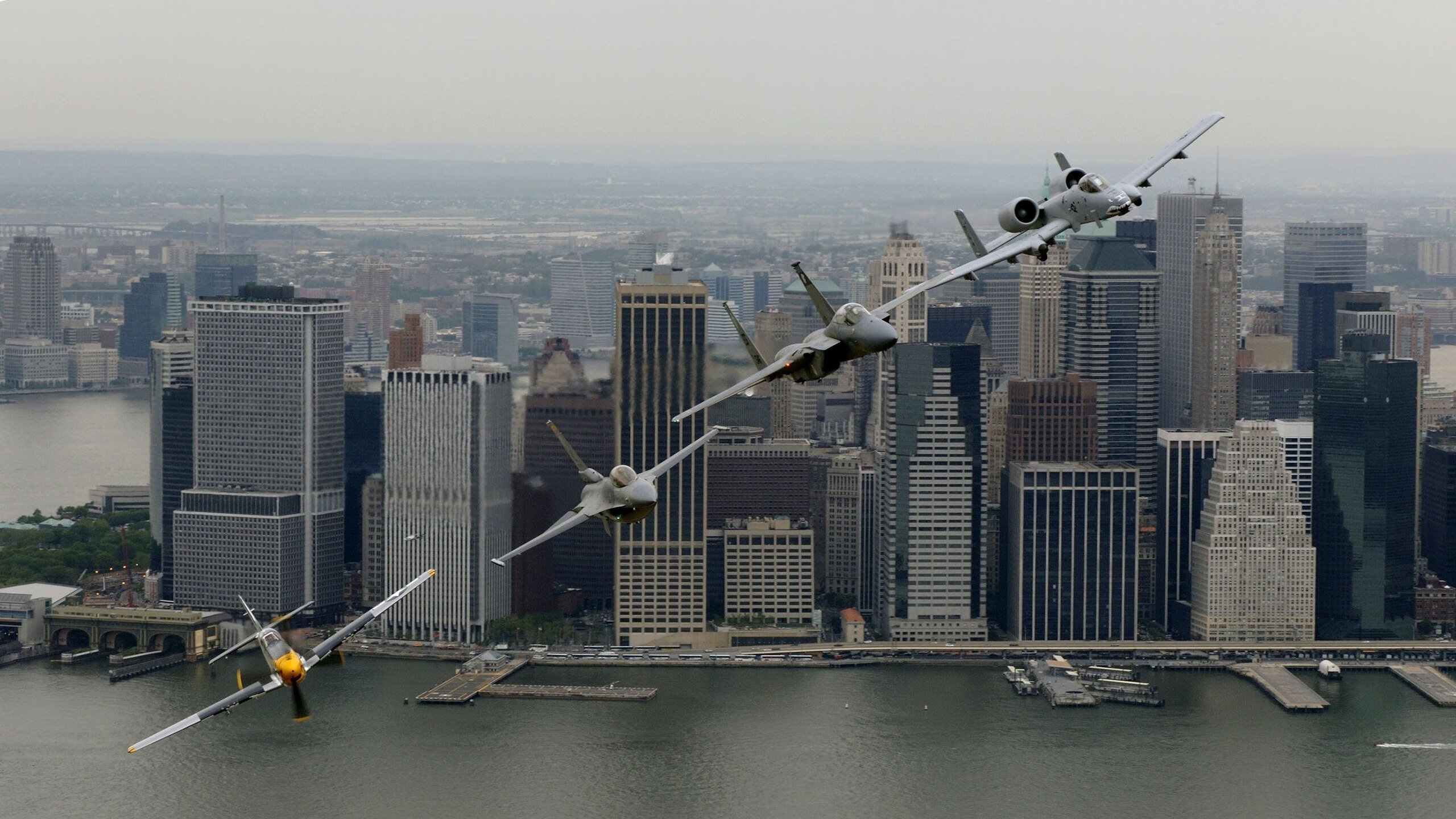 赛场奇迹，索伯险胜红牛，勒克莱尔一肩扛起全队荣耀