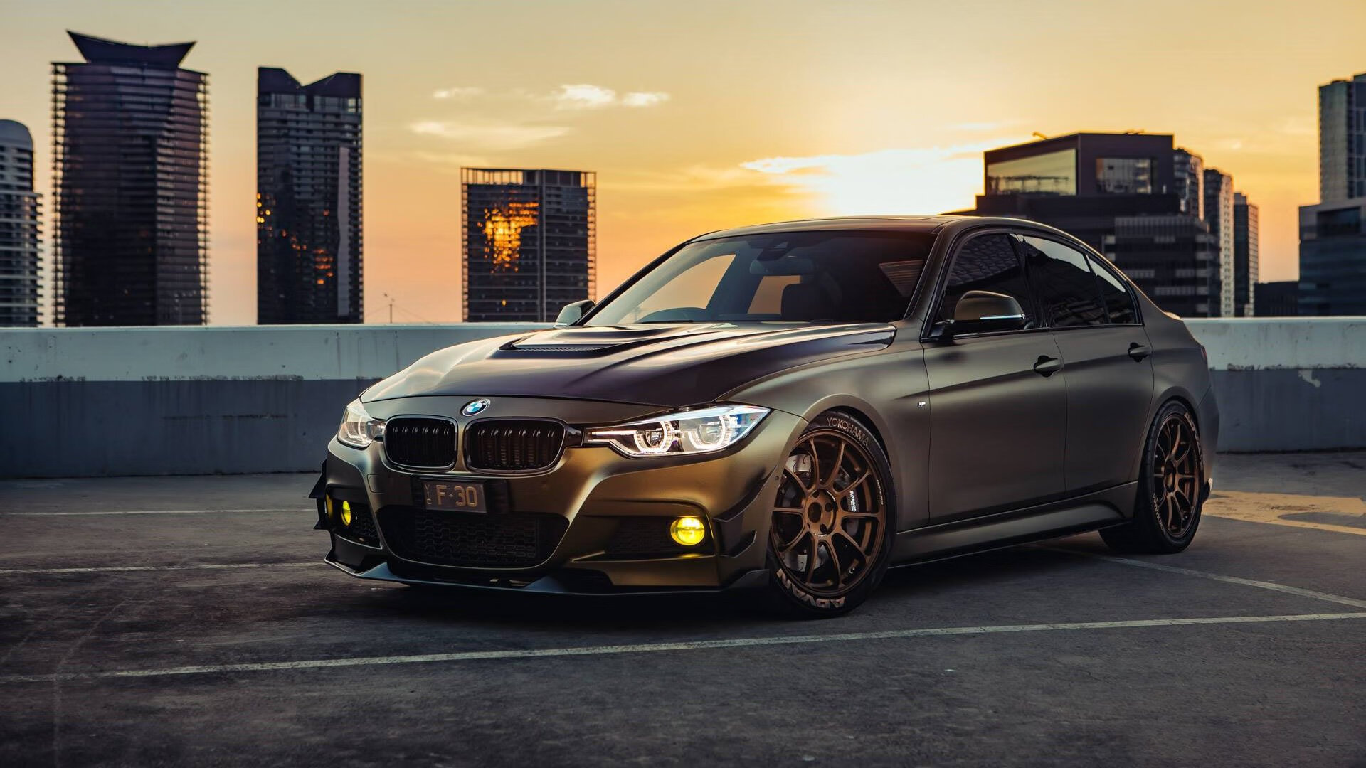 爱游戏APP-当赛道化身绿茵场，F1年度争冠之夜，欧文式超车征服全球评分版