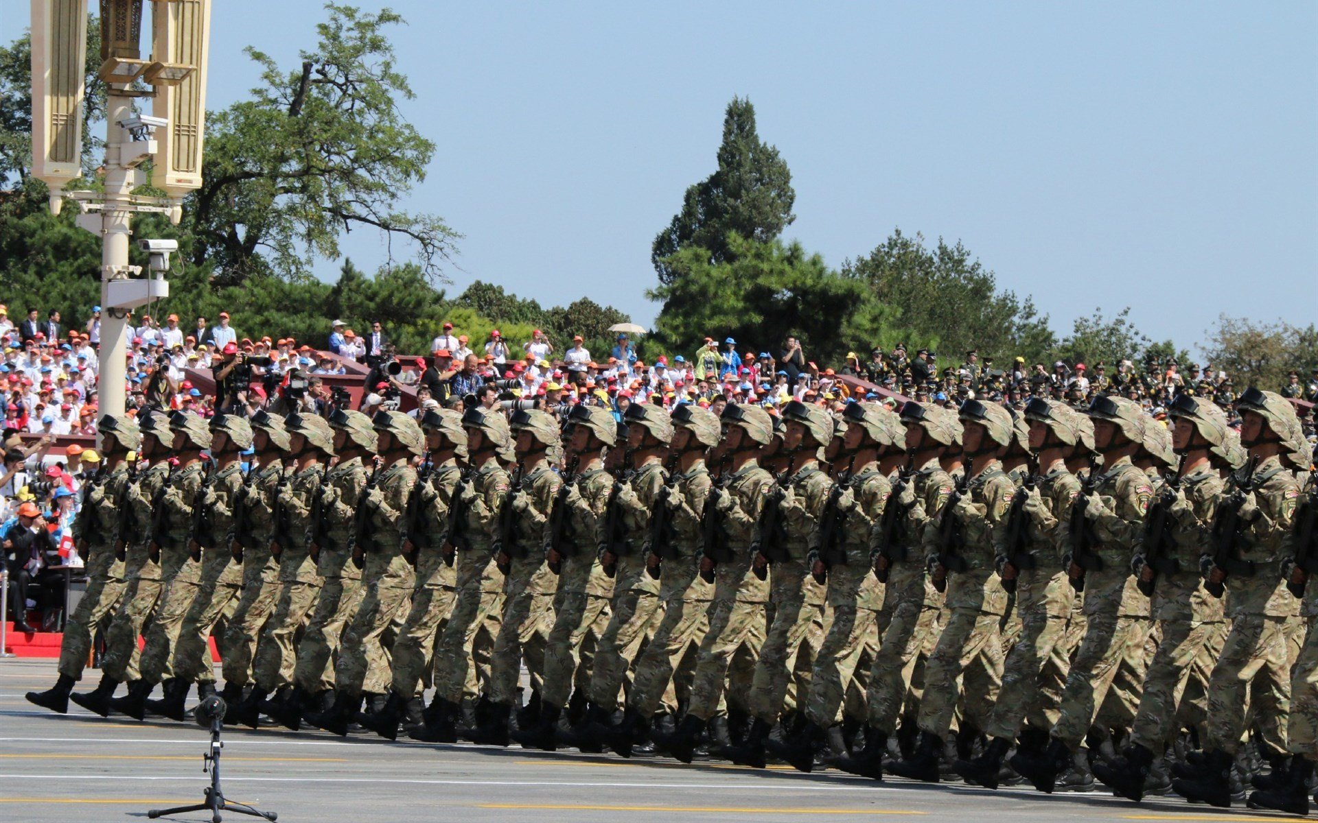 字母哥38+17擎天撼地，马克西生死助攻书写费城童话