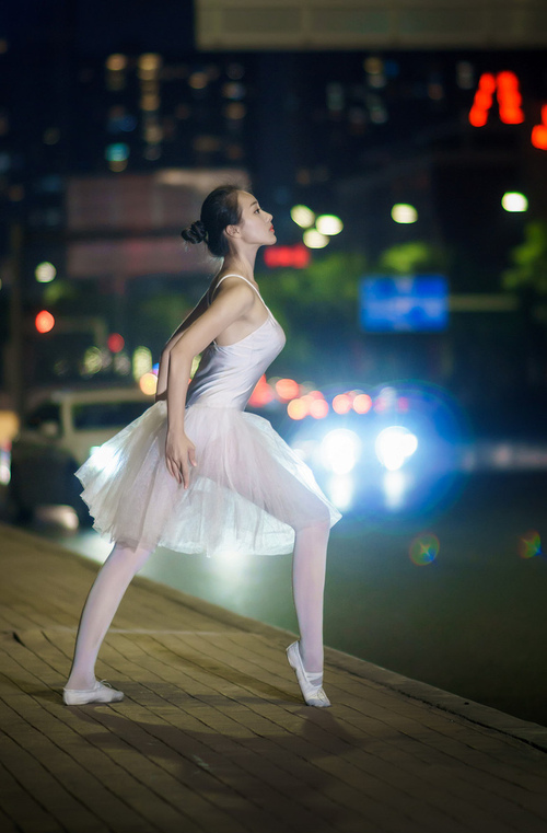 冰川与火山，当曼城的精密控制遇上巴雷拉的不可解方程式