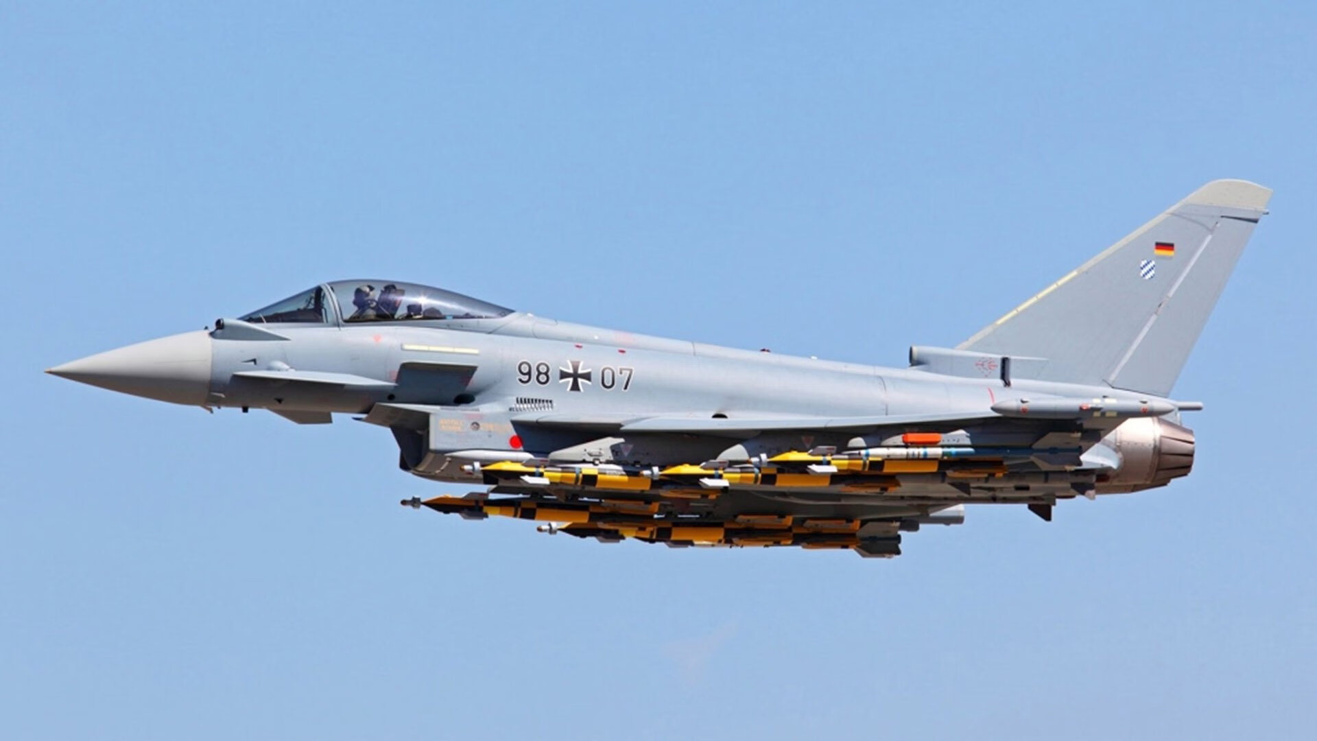 冰火双燃,F1赛季轰鸣启幕,克罗地亚战车碾过苏格兰荆棘