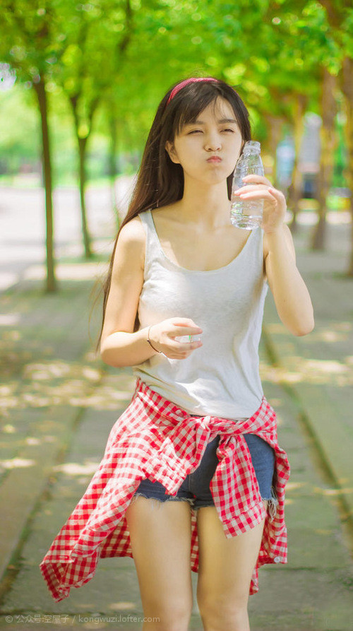 双线狂飙，F1街道赛引擎轰鸣中，英格兰足球险胜多特蒙德