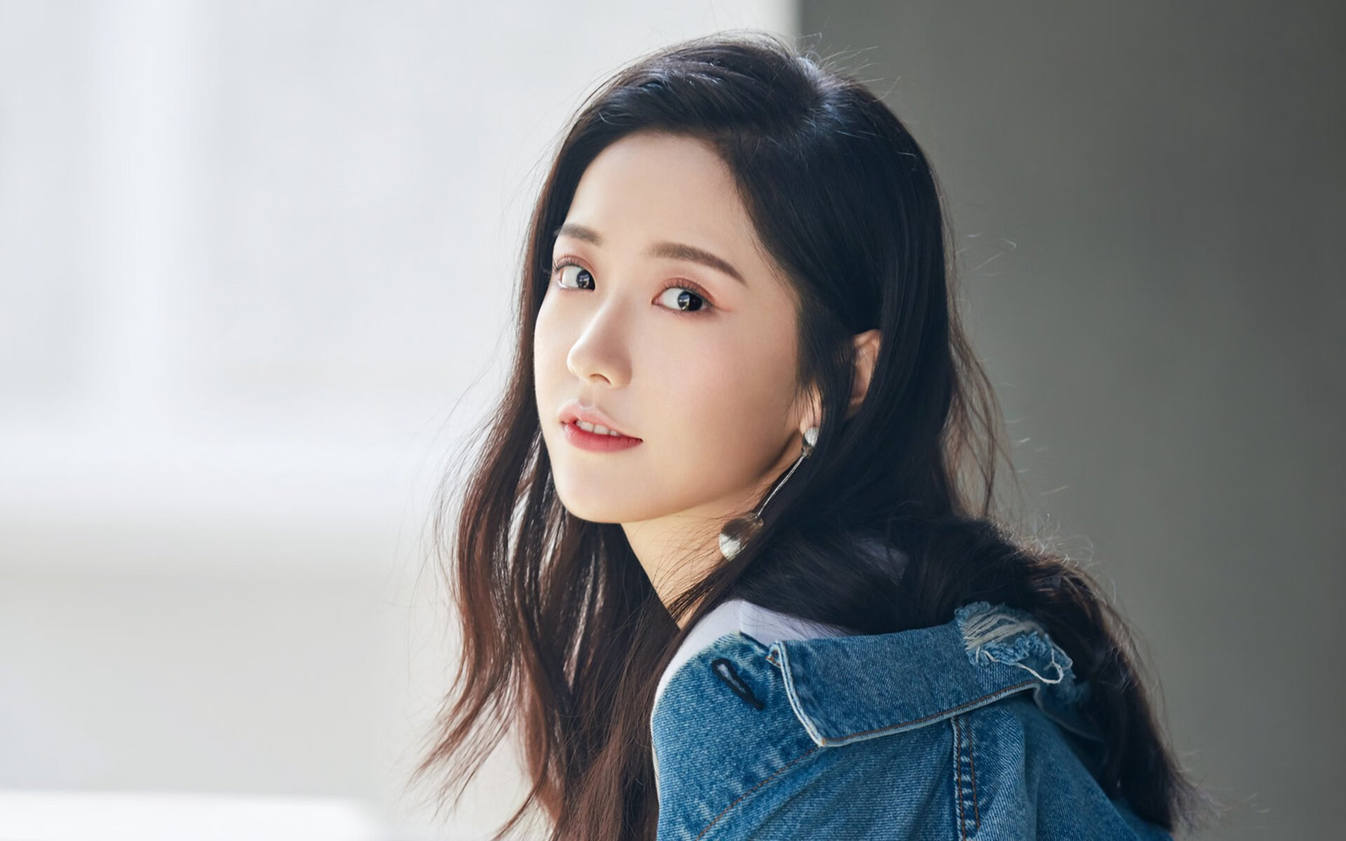 世界杯G组焦点战，英伦铁骑碾碎北欧防线，莫德里奇以节奏掌控时间